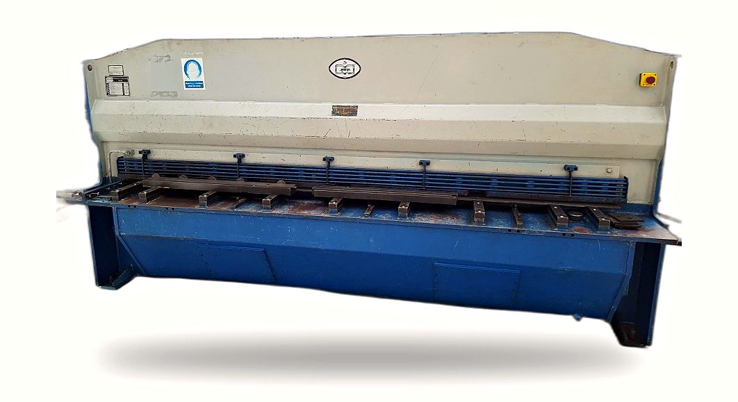 Guillotine shear at SAMS Fabrications