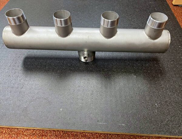 Welded stainless steel manifold with branch outlets